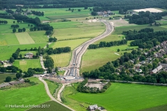 De aanleg van de Rondweg Oost nadert de voltooiing. Onvoorziene omstandigheden uitgesloten kan de weg volgens planning in november geheel open worden gesteld. Op dit moment wordt gewerkt aan het laatste deel tussen de Oosteinderweg en de Elburgerweg. Naast de ontsluiting van het bedrijventerrein De Kolk dient de weg ook als ontsluiting voor de nieuwe woonwijk Molenbeek waar de eerste woningen zijn verrezen. Bron Veluweland