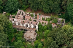 Sinds de grote brand in 2007 is het hoofdgebouw ‘Valentijn’ , gelegen op landgoed Erica, geworden tot een ruïne. Het huis Valentijn is tot verboden gebied is verklaard. Naast het hoofdgebouw staat op het terrein nog een directeurswoning, ‘de Kraaienhorst’ geheten. Evenals het hoofdgebouw een monument, maar deze woning is wel bewoond. Over dat bewonen is al lange tijd veel onrust in de omgeving. Vooral in het weekend kan het voor de buurt een ellende zijn. Tot diep in de nacht keiharde muziek en hinderlijk stookgedrag. Politie en lokale overheden zijn door de buurt vaak te hulp geroepen, maar die konden tot nu toe weinig doen.