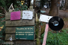 Nunspeet - Kattenvangen op landgoed Erica. Tussen de enorme rommel.