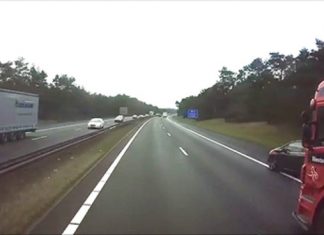 Automobilist haalt twee vrachtwagens in via de vluchtstrook