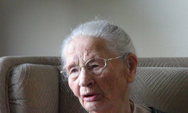 Burgemeester feliciteert 102-jarige mevrouw van Rhee