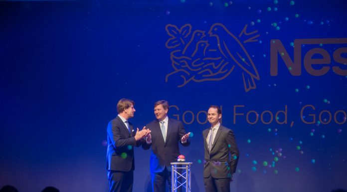 Koning Willem-Alexander opent unieke Nestlé-fabriek