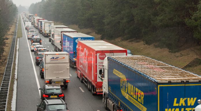 Uren in de file na ongeval op A-28