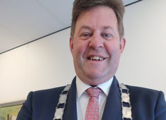 Nieuwe ambtsketen burgemeester Nunspeet