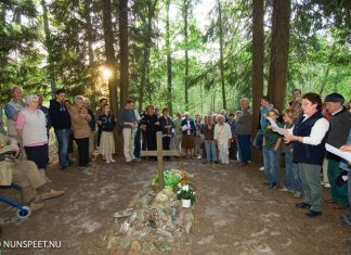 Herdenking bij Lancaster monument in Hulshorst