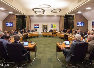 Geen vlaggen in de raadzaal