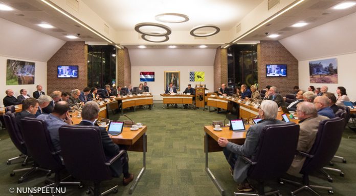 Geen vlaggen in de raadzaal