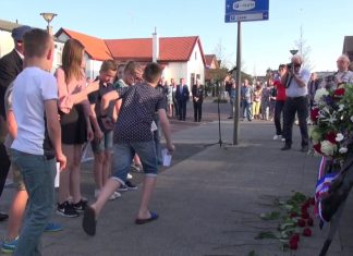 Herdenking bij Canadees Monument