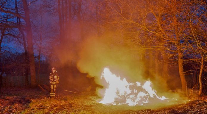 Politie zoekt getuigen na brandstichtingen