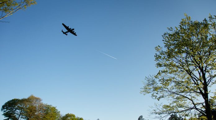 Unieke flypast over Lancastermonument Hulshorst