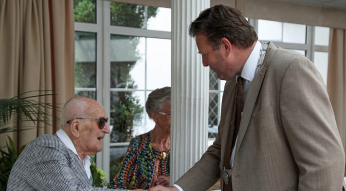 Burgemeester feliciteert 100jarige