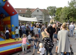 Feestelijke opening Dorpsplein De Brink