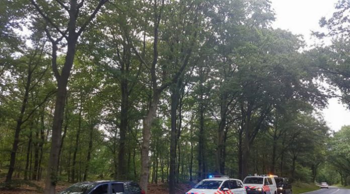 Auto na achtervolging klemgereden op de Elspeterweg
