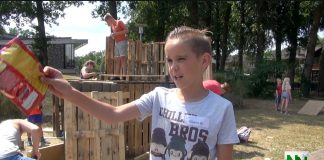 Bouwvakkertjes bouwen een Houtdorp