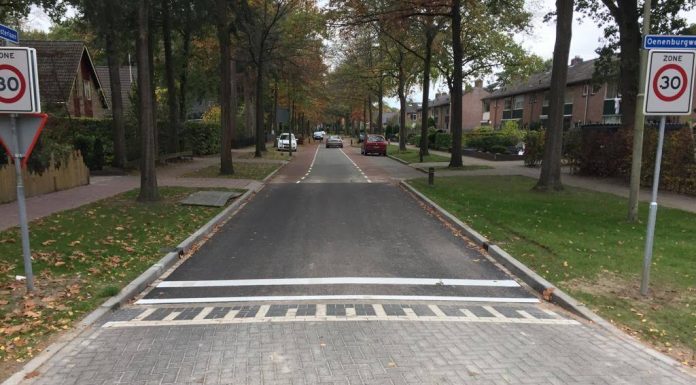 Openingshandeling vernieuwde Oenenburgweg