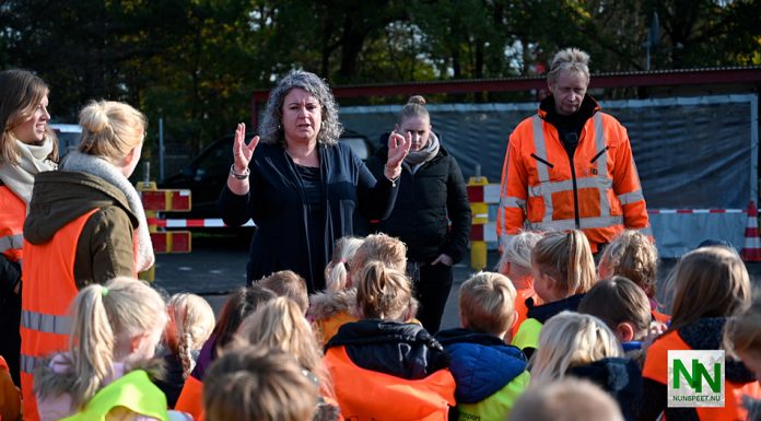 Leerlingen St. Franciscusschool leren afval scheiden