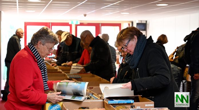 Boeken- en kledingmarkt in de Driestwegkerk