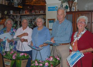 Huldiging vrijwilligers De Bunterhoek en Het Kodal uit Nunspeet