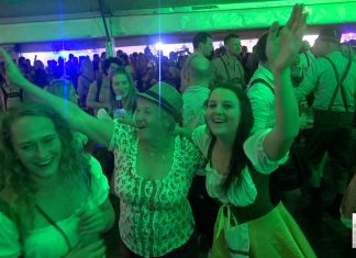 Lederhosen en dirndls bij groot feest op de Markt