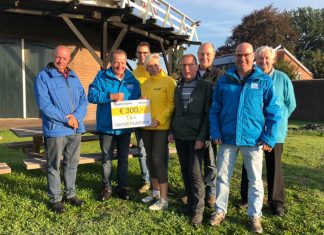 Gemeentebelang geeft gift aan IJsclub Hulshorst