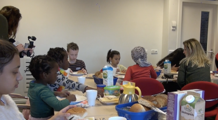 Leerlingen ontbijten met de burgemeester