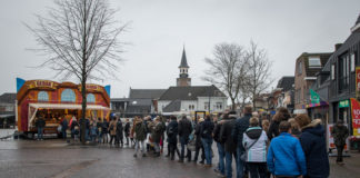 In de rij voor een oliebol