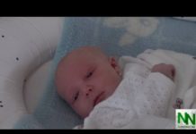 Bella de eerstgeboren baby in de gemeente in het nieuwe jaar