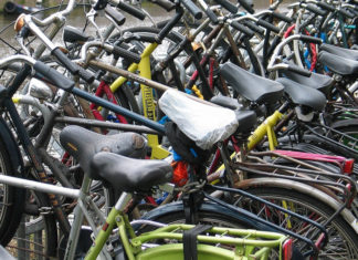 Bewaakte fietsenstalling in leegstaand winkelpand