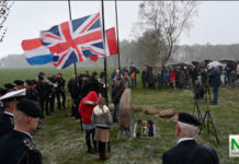 Herdenking bij het Lancastermonument in Elspeet
