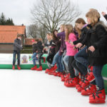 Schaatsen op het schoolplein van basisschool De Bron