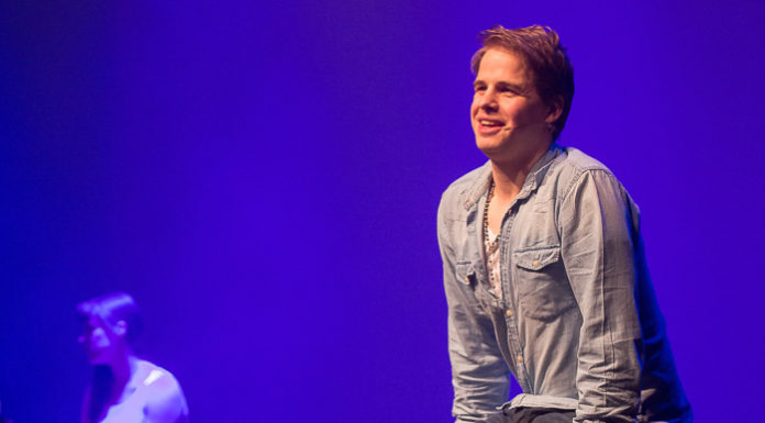 Matthijn Buwalda treedt op in de Dorpskerk