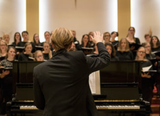 Optreden Young Ladies Choir Rejoice in wijkontmoetingscentrum de Veluwse Heuvel