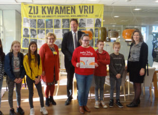 Schrijfactie Amnesty in het gemeentehuis