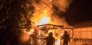 Uitslaande brand bijgebouw aan de Nijverheidsweg