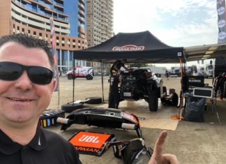 Edwin van der Vegt uit Nunspeet sleutelt in de woestijn