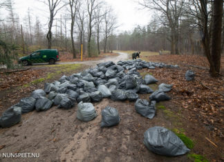 Hennepafval in het bos gedumpt