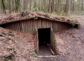 Educatieve koffer van de Stichting ‘Het Verscholen Dorp’ gepresenteerd