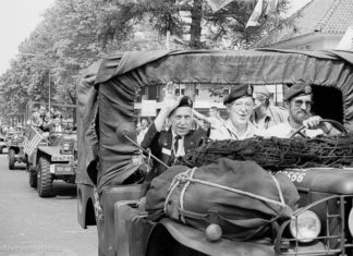 Uitbundig bevrijdingsfeest Nunspeet 25 jaar geleden