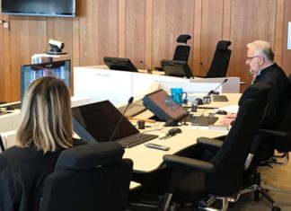 Man mishandelde zijn stiefzoon in Nunspeet en dreigde agenten om ze te besmetten met het coronavirus