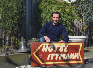 Eduard Raaijen verzamelt spulletjes van het voormalige Hotel Ittmann