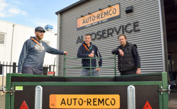 Auto Remco sponsort Scouting Nunspeet met opgeknapte aanhanger