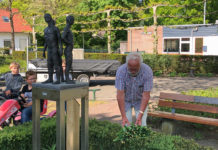 Tulpen bij oorlogsmonument in Hulshorst