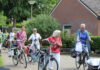 Projectkoor Canto Felice op de fiets door Nunspeet