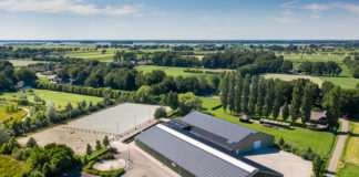 Stembureau in manege Wezenland