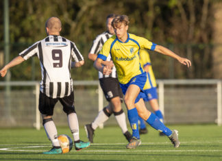 Melle van der Woude tekent 1e contract bij vv Nunspeet