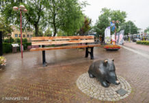 Superbank niet bij het kabouterpad maar op het Stationsplein