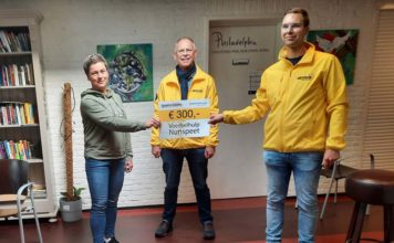 Gemeentebelang geeft gift aan Voedselhulp Nunspeet