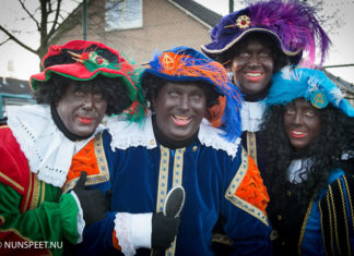 Pieten Festijn op het terras voor dorpshuis De Wieken