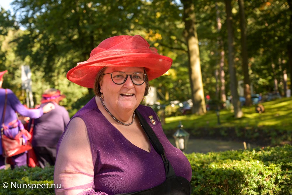 draai Redding delen Zwierig aan de zwaai met de Red Hat Society - Nunspeet.nu