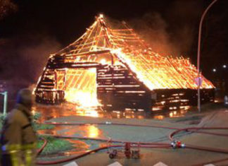 Schuur in Elspeet door brand verwoest